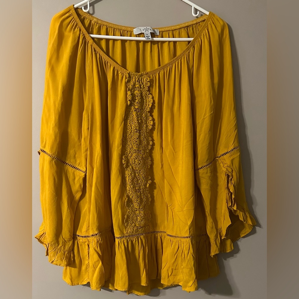 FEVER size LARGE, Yellow Lace Detail Women's Top.